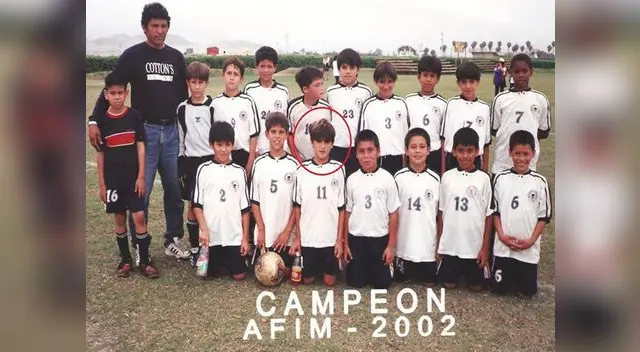  Andrew Farrell (7),  Rodrigo Cuba (10) , Koichi Aparicio (24) y Alvaro Ampuero (11)