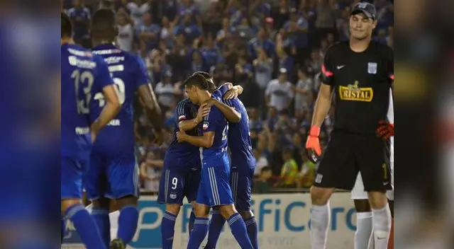 Alianza Lima cayó por 3-1 ante Emelec por la 'Noche de la Explosión Azul'
