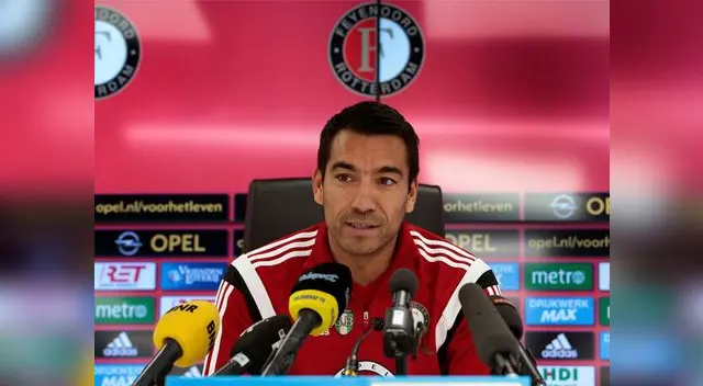 van Bronckhorst lleva una temporada a cargo del Feyenoord