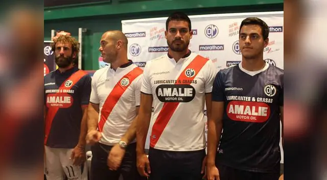 Deportivo Municipal presentando su nueva camiseta para el 2016