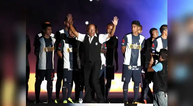 Roberto Mosquera también fue ovacionado por la hinchada 