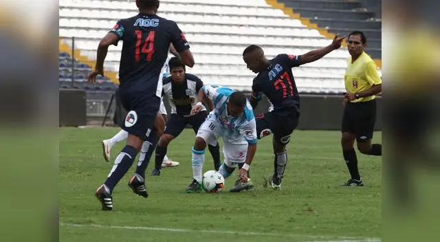Alianza Lima vs. Alianza Atlético: López intenta pasar la defensa 'grone' 