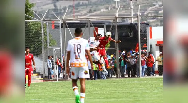 Ayacucho FC vs. Universitario: Diego Chávez jugó un buen partido con los 'cremas' Ayacucho FC vs. Universitario: Diego Chávez jugó un buen partido con los 'cremas'