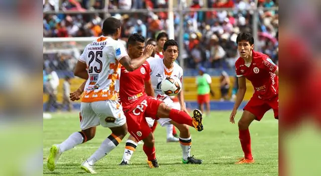 Ayacucho FC vs. Universitario: Trauco participó del primer gol 'crema' Ayacucho FC vs. Universitario: Trauco participó del primer gol 'crema'