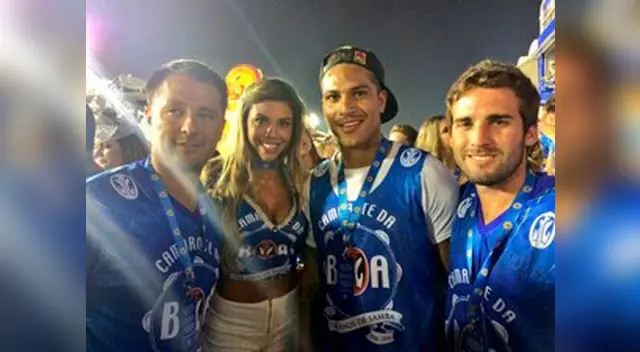 Guerrero con un grupo de amigos Guerrero con un grupo de amigos