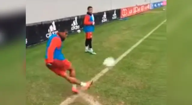 Douglas Costa anotó golazo en entrenamiento del Bayern Múnich. Douglas Costa anotó golazo en entrenamiento del Bayern Múnich.