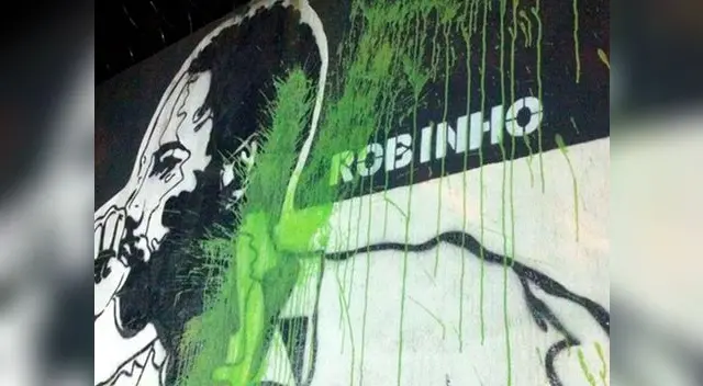 Los hinchas no tuvieron piedad de los murales 