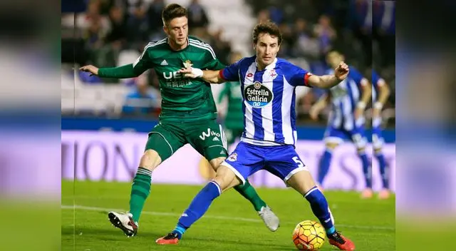 Deportivo La Coruña vs.Betis EN VIVO: Mosquera trata de controlar el balón Deportivo La Coruña vs.Betis EN VIVO: Mosquera trata de controlar el balón