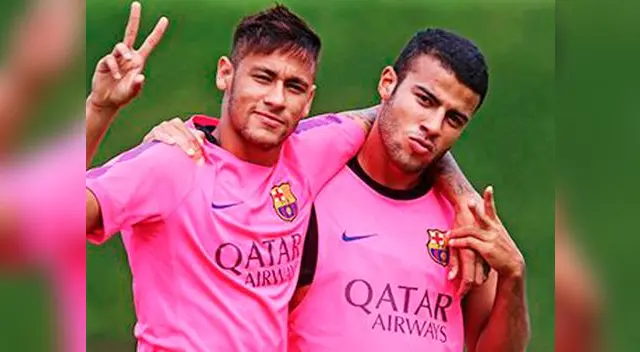 Neymar agazajó de este modo a Rafinha Alcántara, quien ayer estuvo de cumpleaños. Neymar agazajó de este modo a Rafinha Alcántara, quien ayer estuvo de cumpleaños.