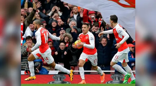 Alexis Sánchez celebra el empate de Teo Walcott ante Leicester. Alexis Sánchez celebra el empate de Teo Walcott ante Leicester.