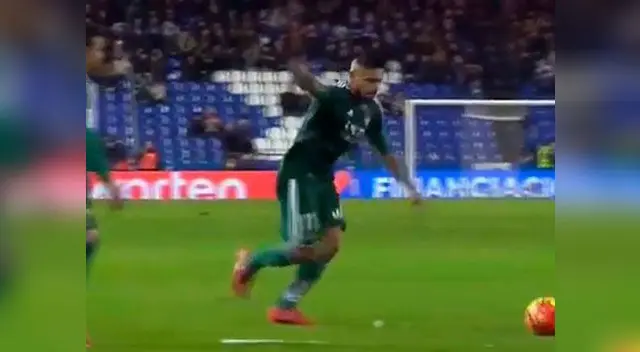 Juan Vargas: El 'loco' regaló este golazo de tiro libre Juan Vargas: El 'loco' regaló este golazo de tiro libre