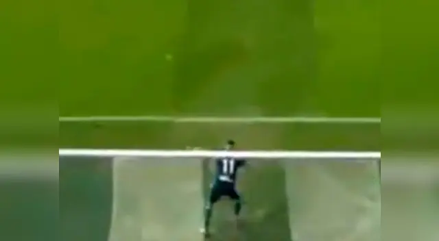 'Loco' Vargas fue la gran figura del partido entre el Betis y Deportivo La Coruña 'Loco' Vargas fue la gran figura del partido entre el Betis y Deportivo La Coruña