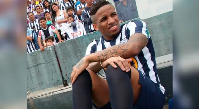 Jefferson Farfán y el mensaje que enfureció a todos los hinchas de Alianza Lima Jefferson Farfán y el mensaje que enfureció a todos los hinchas de Alianza Lima