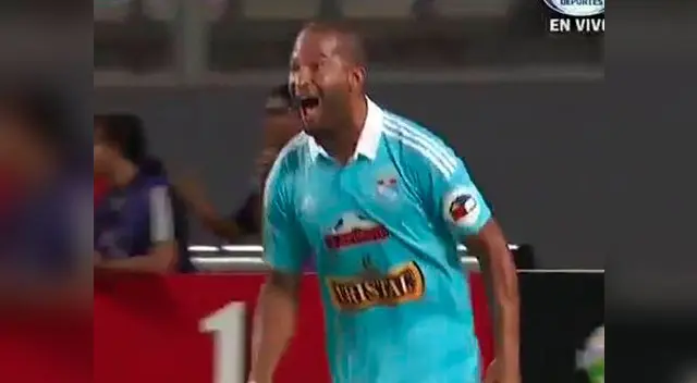 Alberto Rodríguez celebra su gol a Peñarol.