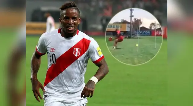 Jefferson Farfán juega en la Selección Peruana desde 2003. Jefferson Farfán juega en la Selección Peruana desde 2003.