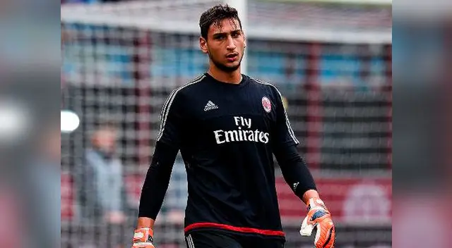 Gianluigi Donnaruma es titular indiscutible en el AC Milan. En Italia aseguran que Barcelona lo pretende. Gianluigi Donnaruma es titular indiscutible en el AC Milan. En Italia aseguran que Barcelona lo pretende.