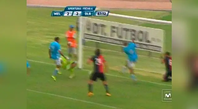 Jairsinho Baylón evita en la línea el 3-2 de Melgar. Jairsinho Baylón evita en la línea el 3-2 de Melgar.