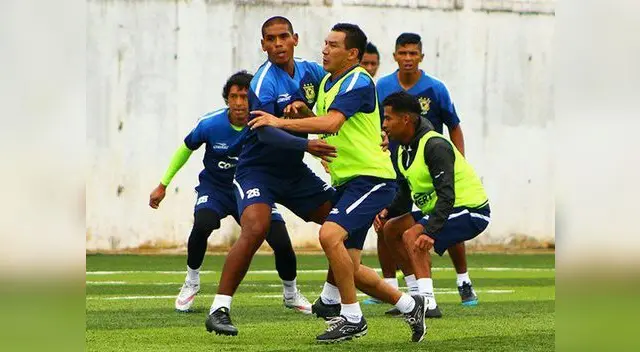 José Honores en un entrenamiento en la pretemporada de Comerciantes Unidos.