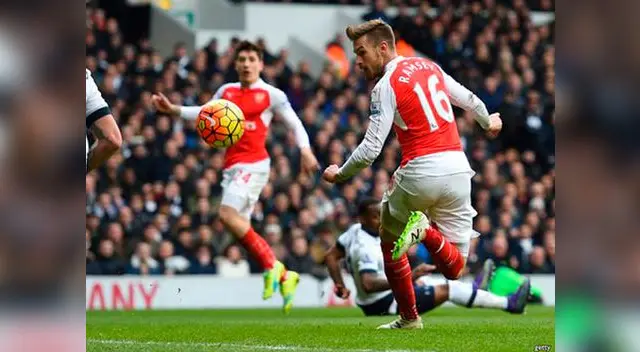 Arsenal vs. Tottenham: Aaron Ramsey y su lujo de taco para el gol de los 'Gunners' 