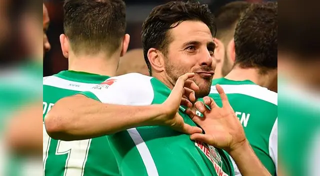 Claudio Pizarro fue ovacionado por barra del Bremen Claudio Pizarro fue ovacionado por barra del Bremen