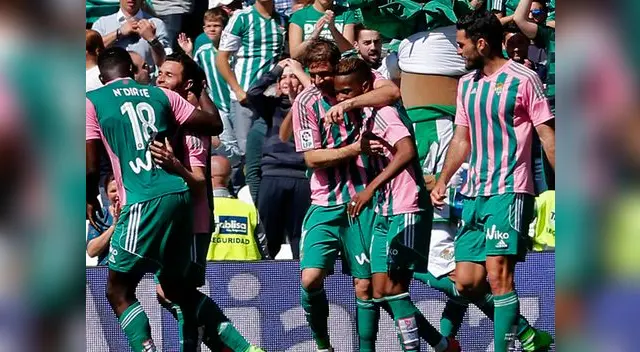 Juan Manuel Vargas fue expulsado pero Real Betis se impuso 2-0 ante Granada en Liga BBVA Juan Manuel Vargas fue expulsado pero Real Betis se impuso 2-0 ante Granada en Liga BBVA
