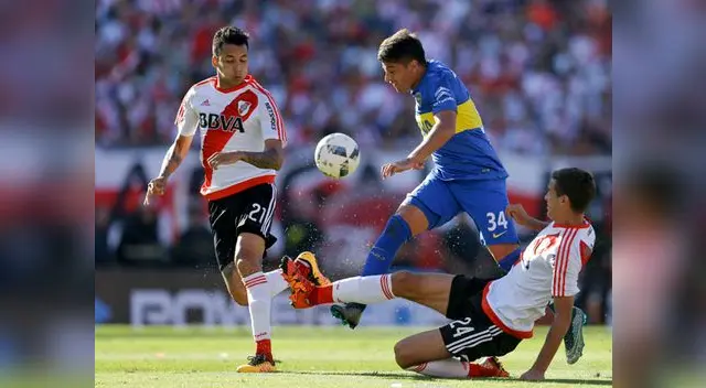 River Plate vs. Boca Juniors: Palacios intenta salir de la marca de Vangioni River Plate vs. Boca Juniors: Palacios intenta salir de la marca de Vangioni