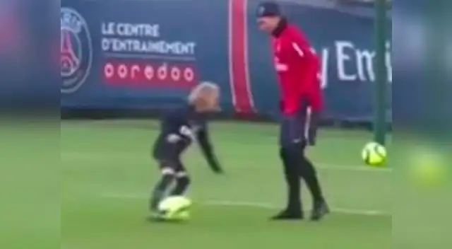 Maximilian supera a su padre Zlatan en el entrenamiento del PSG. Maximilian supera a su padre Zlatan en el entrenamiento del PSG.