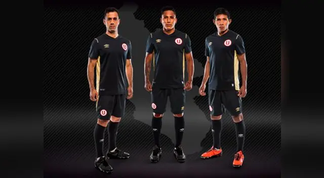 Diego Guastavino, Raúl Ruidíaz y Edison Flores posan con la nueva camiseta.