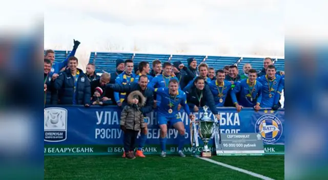 Alexei Ríos celebra el título de la Supercopa de Bielorrusia junto a sus compañeros. Alexei Ríos celebra el título de la Supercopa de Bielorrusia junto a sus compañeros.