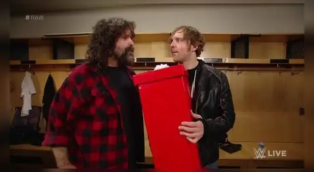 Mick Foley y su 'consejo' a Dean Ambrose Mick Foley y su 'consejo' a Dean Ambrose