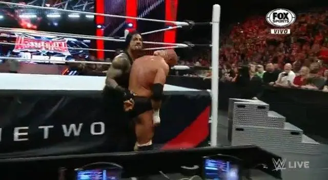 Reings y la bruta paliza a Triple H Reings y la bruta paliza a Triple H