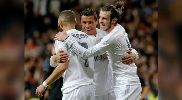 Cristiano Ronaldo, Gareth Bale y Karim Benzema celebran el triunfo del Real Madrid ante Sevilla. Cristiano Ronaldo, Gareth Bale y Karim Benzema celebran el triunfo del Real Madrid ante Sevilla.