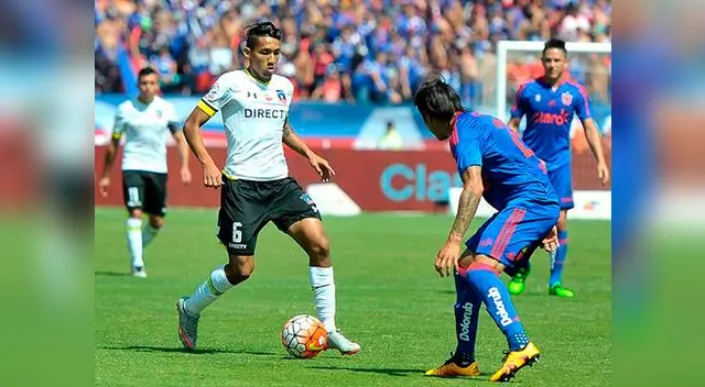 Christofer Gonzales conduce el balón en el clásico Colo Colo vs. U de Chile. Christofer Gonzales conduce el balón en el clásico Colo Colo vs. U de Chile.