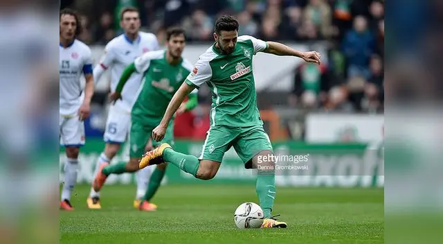 Pizarro marcando su tanto de penal ante Mainz 05 Pizarro marcando su tanto de penal ante Mainz 05