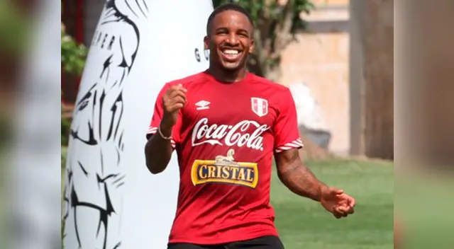 Jefferson Farfán debutó en la Selección Peruana a los 18 años en 2003.