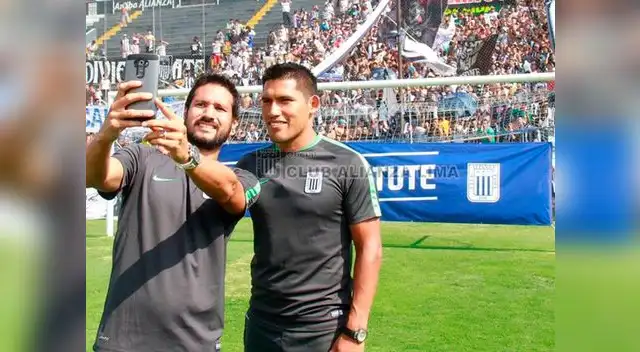 Eduardo Uribe y Andy Pando se toman un selfie en Matute. Eduardo Uribe y Andy Pando se toman un selfie en Matute.