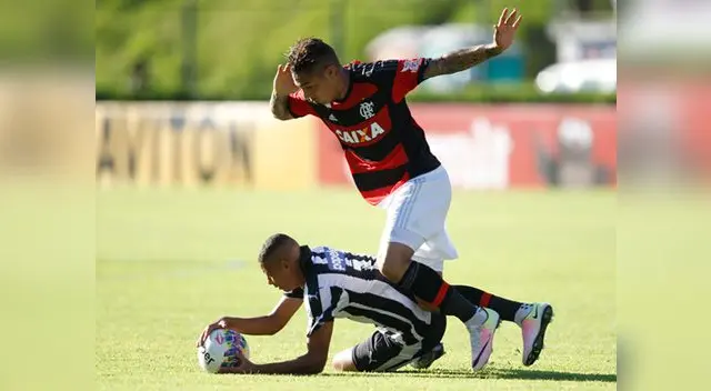 Con Paolo Guerrero, Flamengo empató 2-2 ante Botafogo por el Torneo Carioca.