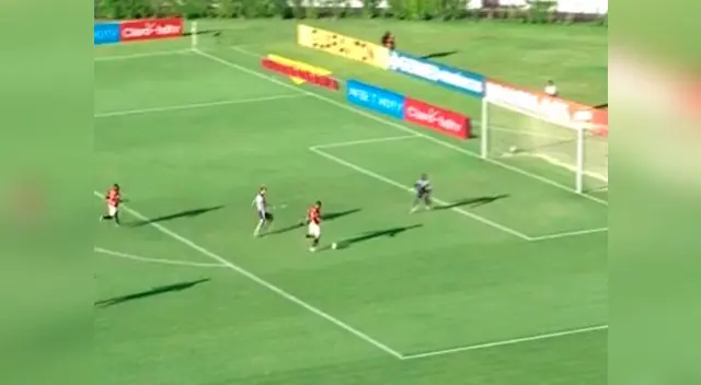 Paolo Guerero alista el remate que detendrá Jefferson.