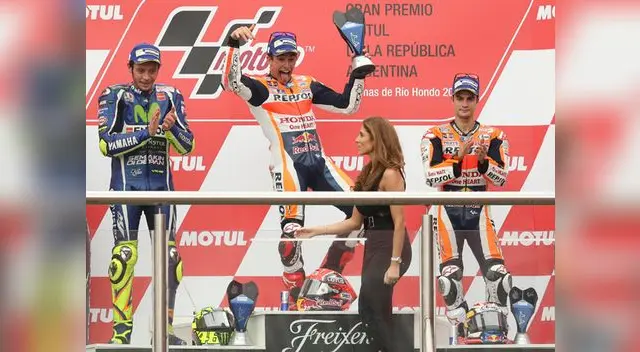 Marc Másquez celebre con el italiano Valentino Rossi Marc Másquez celebre con el italiano Valentino Rossi