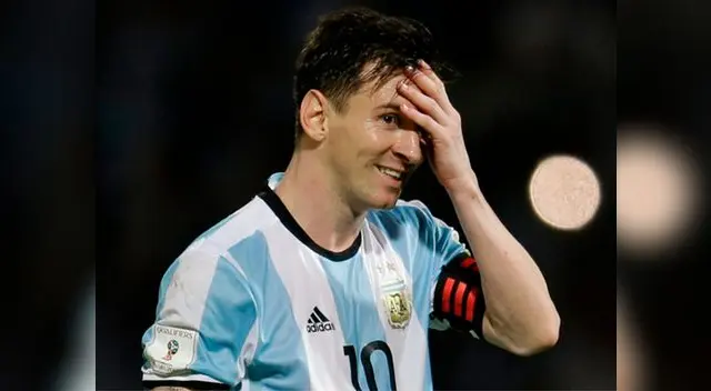 Lionel Messi se lamenta de una acción en el Argentina vs. Bolivia por Eliminatorias. Lionel Messi se lamenta de una acción en el Argentina vs. Bolivia por Eliminatorias.