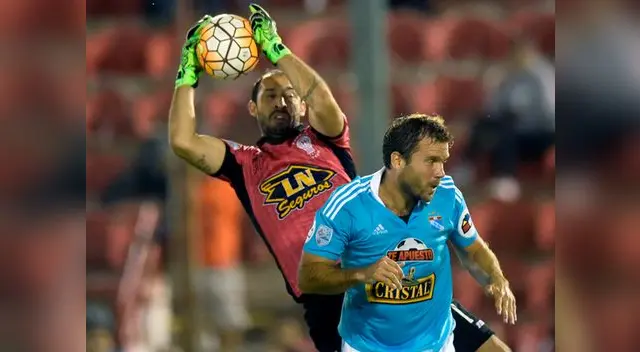 Marcos Díaz comparó a Sporting Cristal con Barcelona.