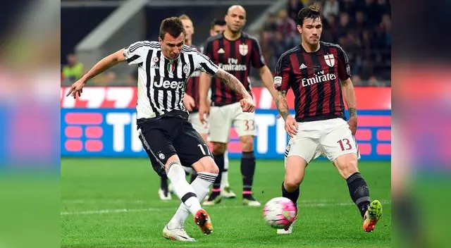 AC Milan vs. Juventus : momento del gol de Mandžukić AC Milan vs. Juventus : momento del gol de Mandžukić