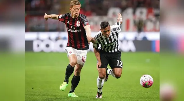 AC Milan vs. Juventus : Honda lucha un balón AC Milan vs. Juventus : Honda lucha un balón