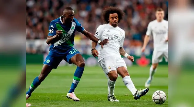 Real Madrid vs. Wolfsburgo: Marcelo pasa un balón ante la marca de Guilavogui.