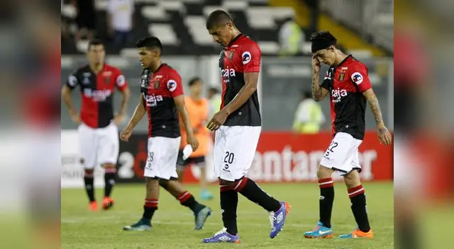 Plantel de Melgar se marcha cabizbajo del Estadio Nacional de Chile tras derrota ante Colo Colo.