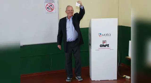 Elecciones Perú 2016: ¿PPK se declara hincha de Alianza Lima con esta foto? Elecciones Perú 2016: ¿PPK se declara hincha de Alianza Lima con esta foto?