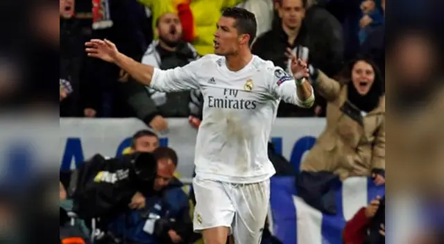Cristiano Ronaldo celebra su tercer gol al Wolfsburgo. Cristiano Ronaldo celebra su tercer gol al Wolfsburgo.