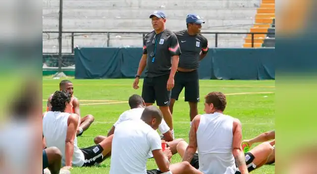 Alianza Lima: ¿Roberto Mosquera renunció a ser DT de 'grones' tras caída ante Universitario? Alianza Lima: ¿Roberto Mosquera renunció a ser DT de 'grones' tras caída ante Universitario?