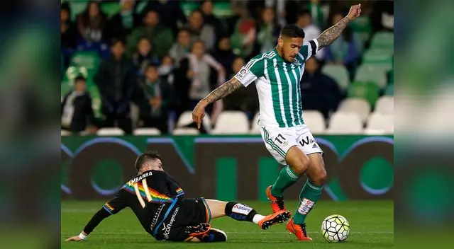 Juan Vargas no reaparecerá mañana ante el Celta. Se volvió a lesionar y no juega por precaución. Juan Vargas no reaparecerá mañana ante el Celta. Se volvió a lesionar y no juega por precaución.