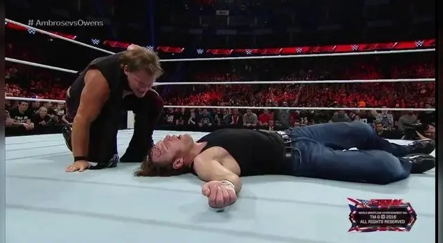 Ambrose fue atacado por Jericho despuès de su lucha Ambrose fue atacado por Jericho despuès de su lucha